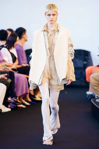 Look 5